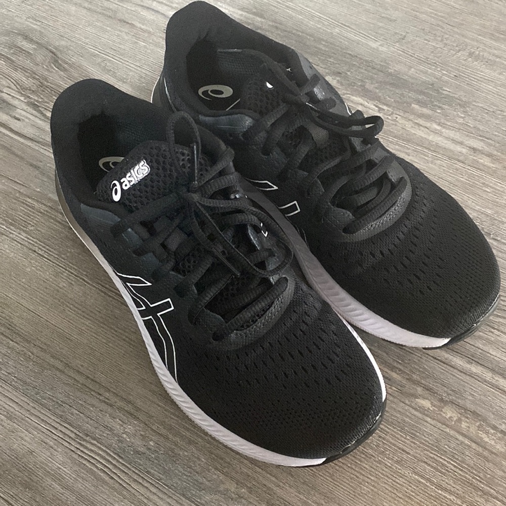 ASICS Women's GEL-Excite 8 Running Shoe.